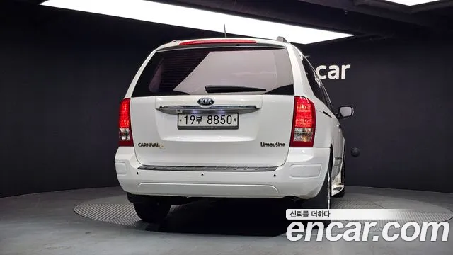Kia Carnival 2012 thumb 4