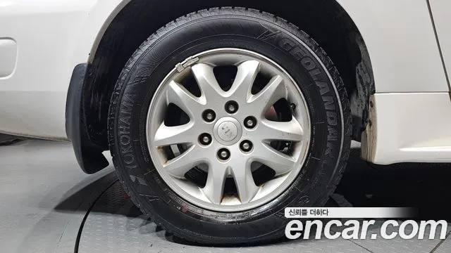 Kia Carnival 2012 thumb 5