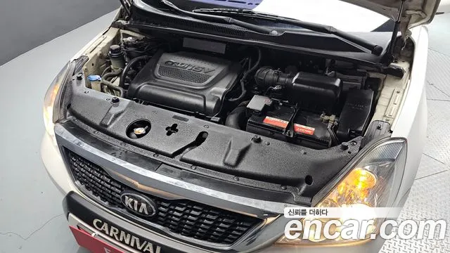 Kia Carnival 2012 thumb 6