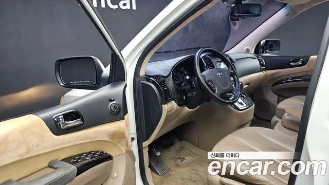 Kia Carnival 2012 thumb 10