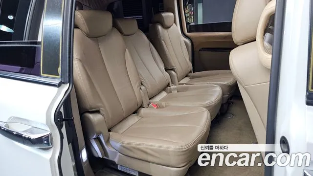 Kia Carnival 2012 thumb 11