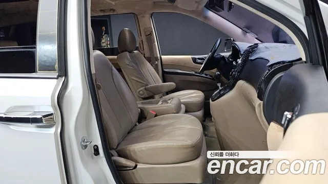 Kia Carnival 2012 thumb 12