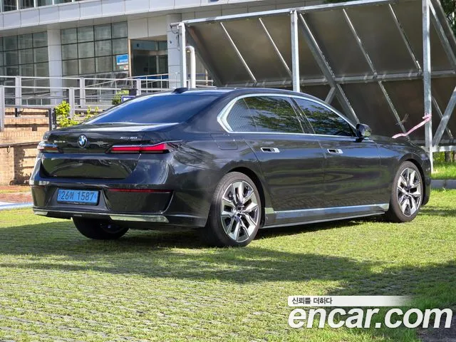 BMW i7 2023 thumb 4