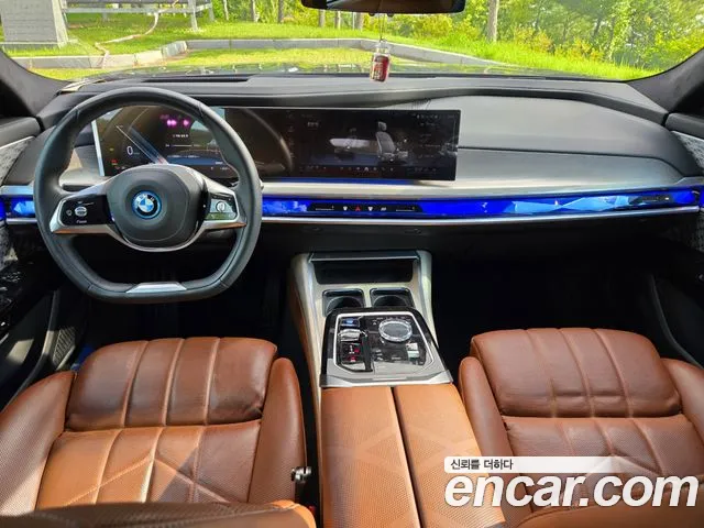 BMW i7 2023 thumb 5