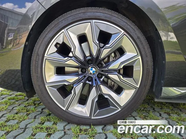 BMW i7 2023 thumb 9