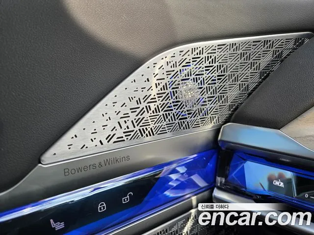 BMW i7 2023 thumb 10