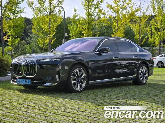 BMW i7 2023 thumb 11