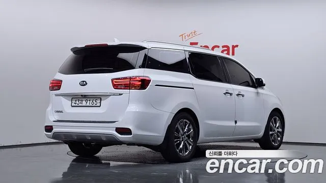 Kia Carnival 2019 thumb 2