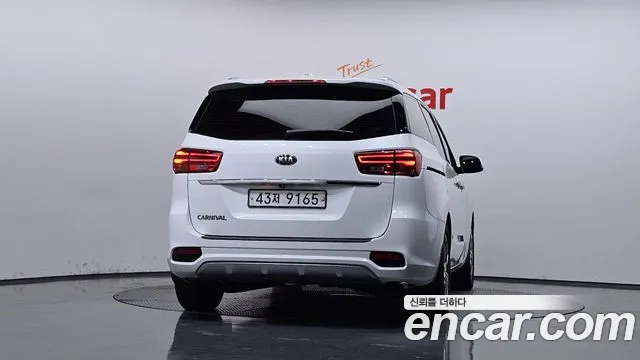 Kia Carnival 2019 thumb 4