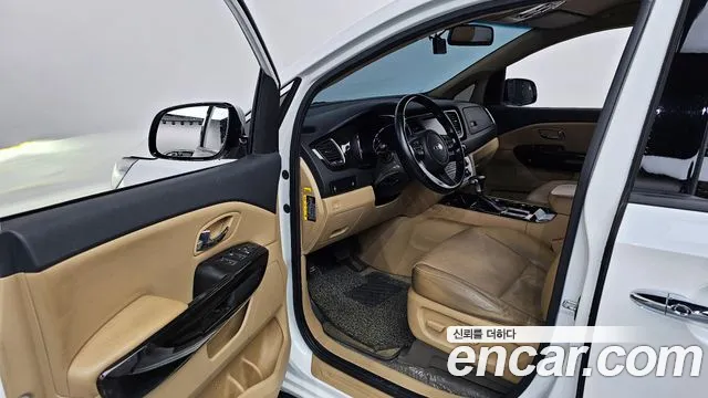 Kia Carnival 2019 thumb 10