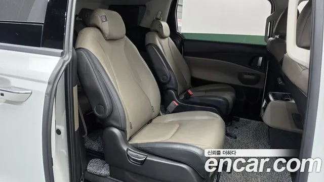Kia Carnival 2024 thumb 11