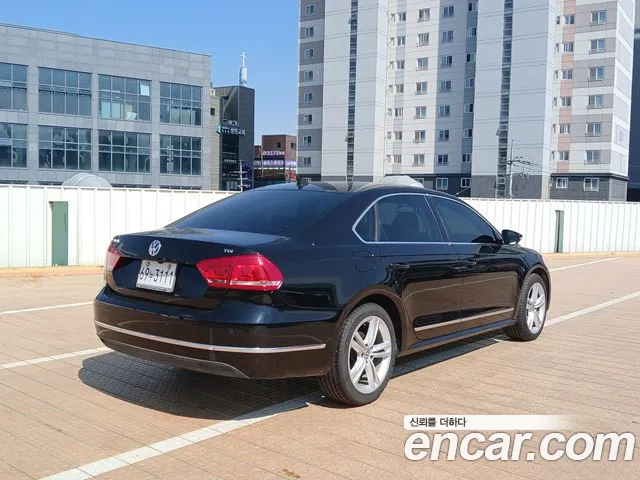 Volkswagen Passat (North America and China) 2014 thumb 4