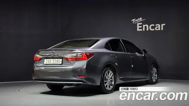 Lexus ES 2018 thumb 2