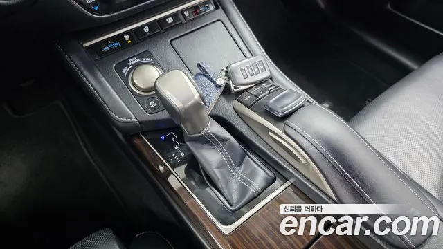 Lexus ES 2018 thumb 9