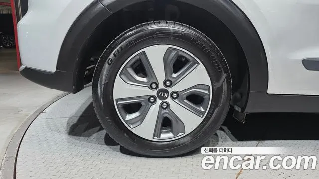 Kia Niro 2016 thumb 5