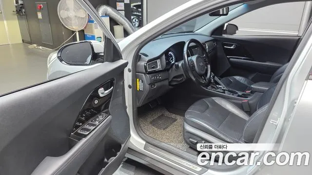 Kia Niro 2016 thumb 10