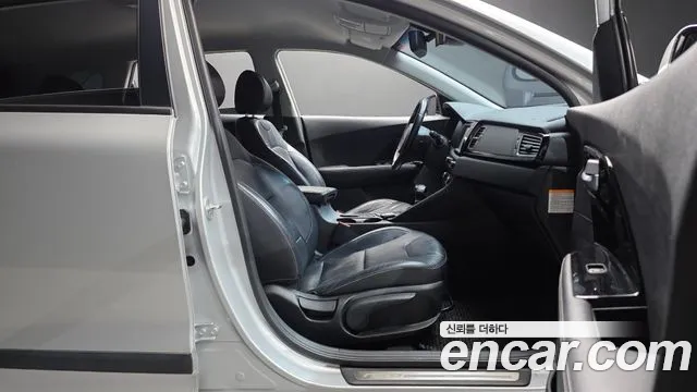 Kia Niro 2016 thumb 11