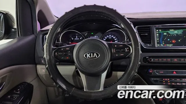 Kia Carnival 2016 thumb 12