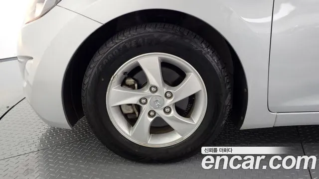 Hyundai Avante 2013 thumb 4