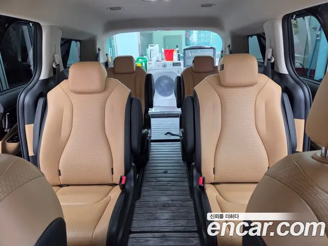 Kia Carnival 2021 thumb 10