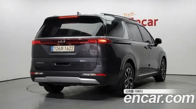 Kia Carnival 2021 thumb 2
