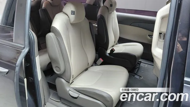 Kia Carnival 2021 thumb 11