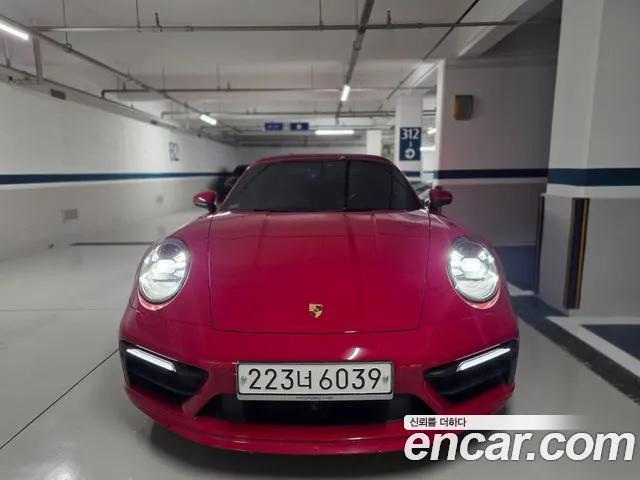 Porsche 911 2020 thumb 3