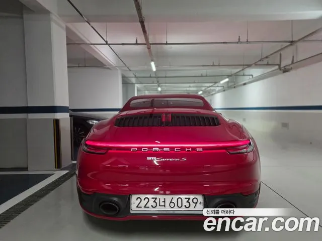 Porsche 911 2020 thumb 4