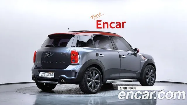 MINI Countryman 2016 thumb 2