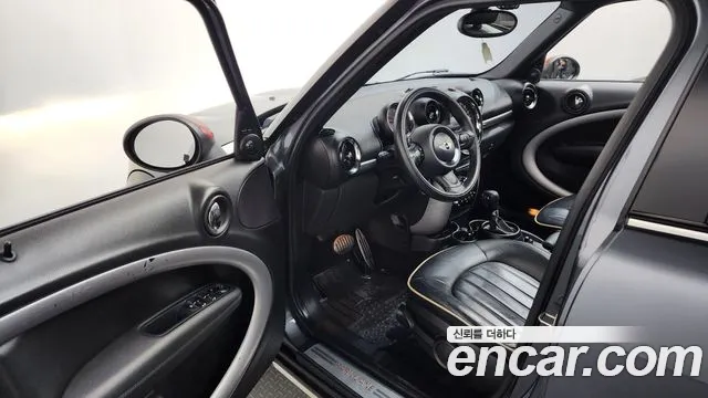 MINI Countryman 2016 thumb 10
