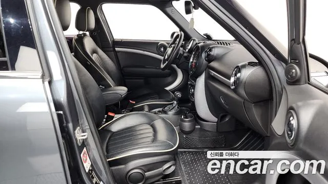 MINI Countryman 2016 thumb 11