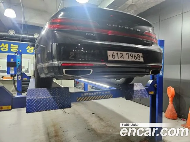 Genesis G90 2019 thumb 2