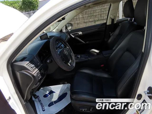 Lexus CT200h 2016 thumb 5