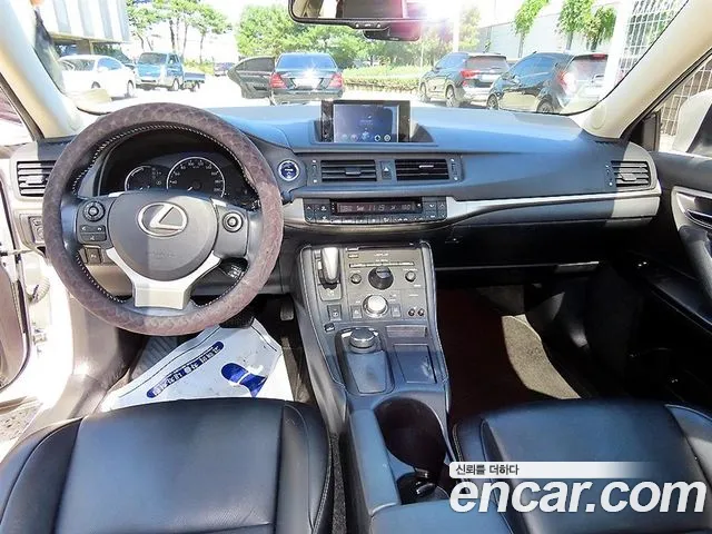 Lexus CT200h 2016 thumb 7