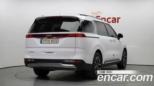 Kia Carnival 2022 thumb 2