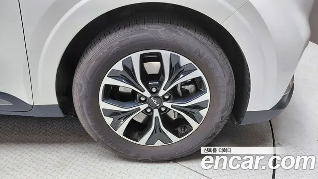 Kia Carnival 2022 thumb 5