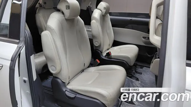 Kia Carnival 2022 thumb 11