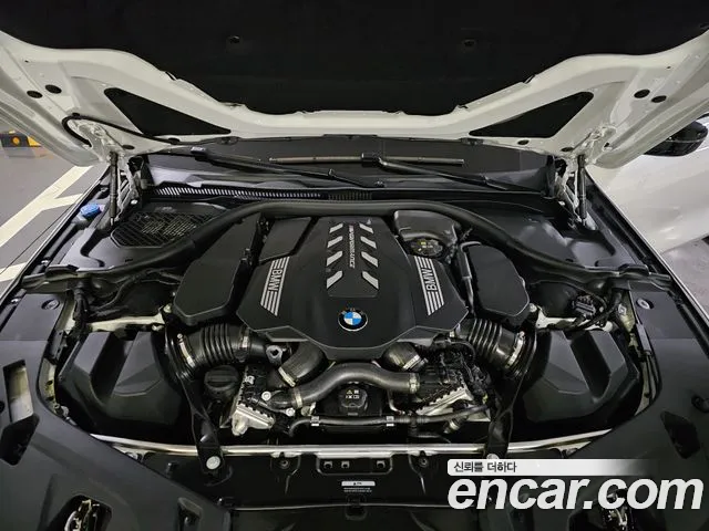 BMW 8-Series 2025 thumb 6