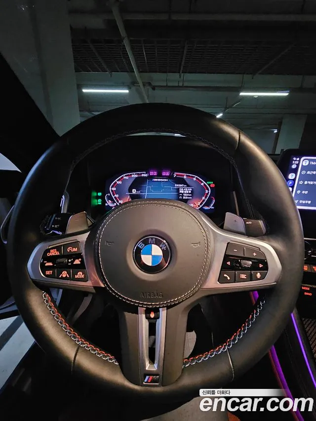 BMW 8-Series 2025 thumb 7