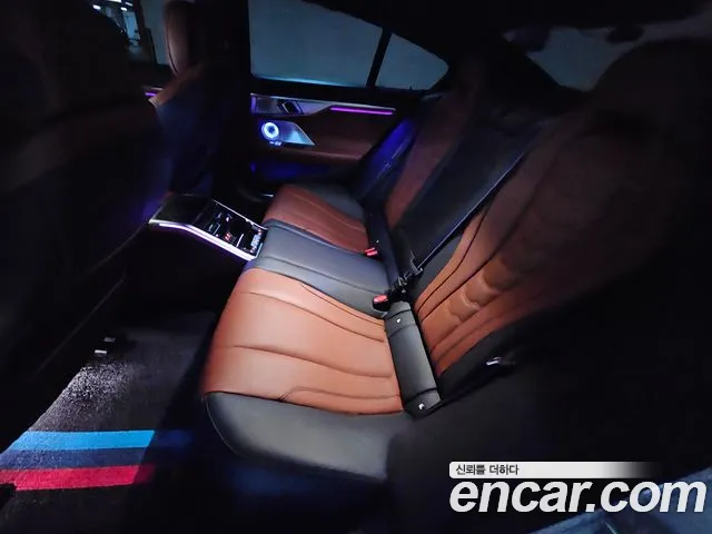 BMW 8-Series 2025 thumb 10