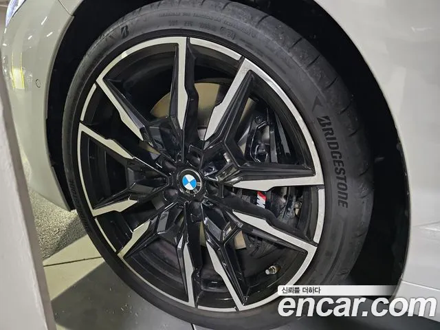 BMW 8-Series 2025 thumb 12