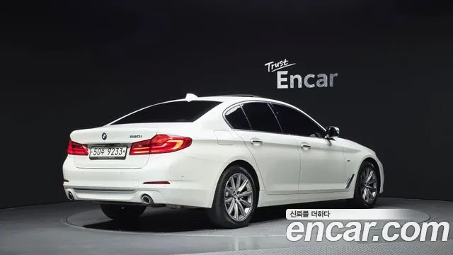 BMW 5-Series 2018 thumb 2