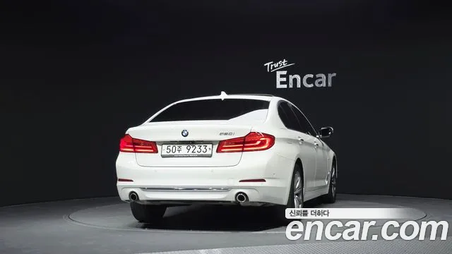 BMW 5-Series 2018 thumb 4