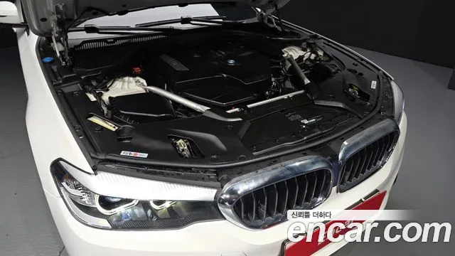 BMW 5-Series 2018 thumb 6