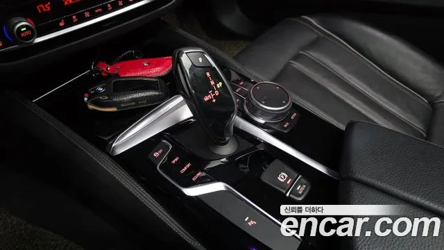 BMW 5-Series 2018 thumb 9
