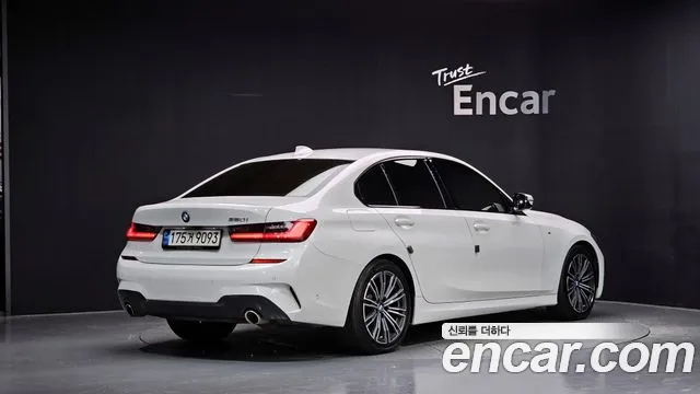 BMW 3-Series 2021 thumb 2