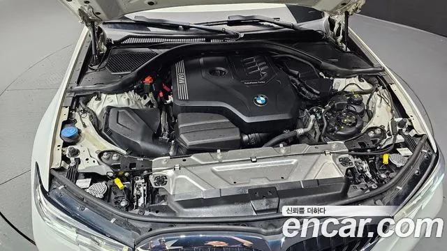 BMW 3-Series 2021 thumb 6