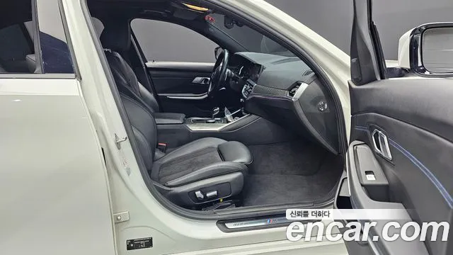 BMW 3-Series 2021 thumb 11