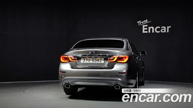 Infiniti Q70 2015 thumb 4