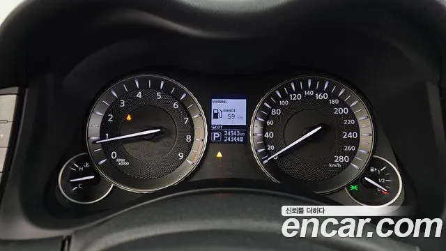 Infiniti Q70 2015 thumb 8